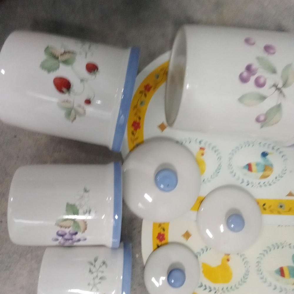 Kitchenware - Picture 6 of 9